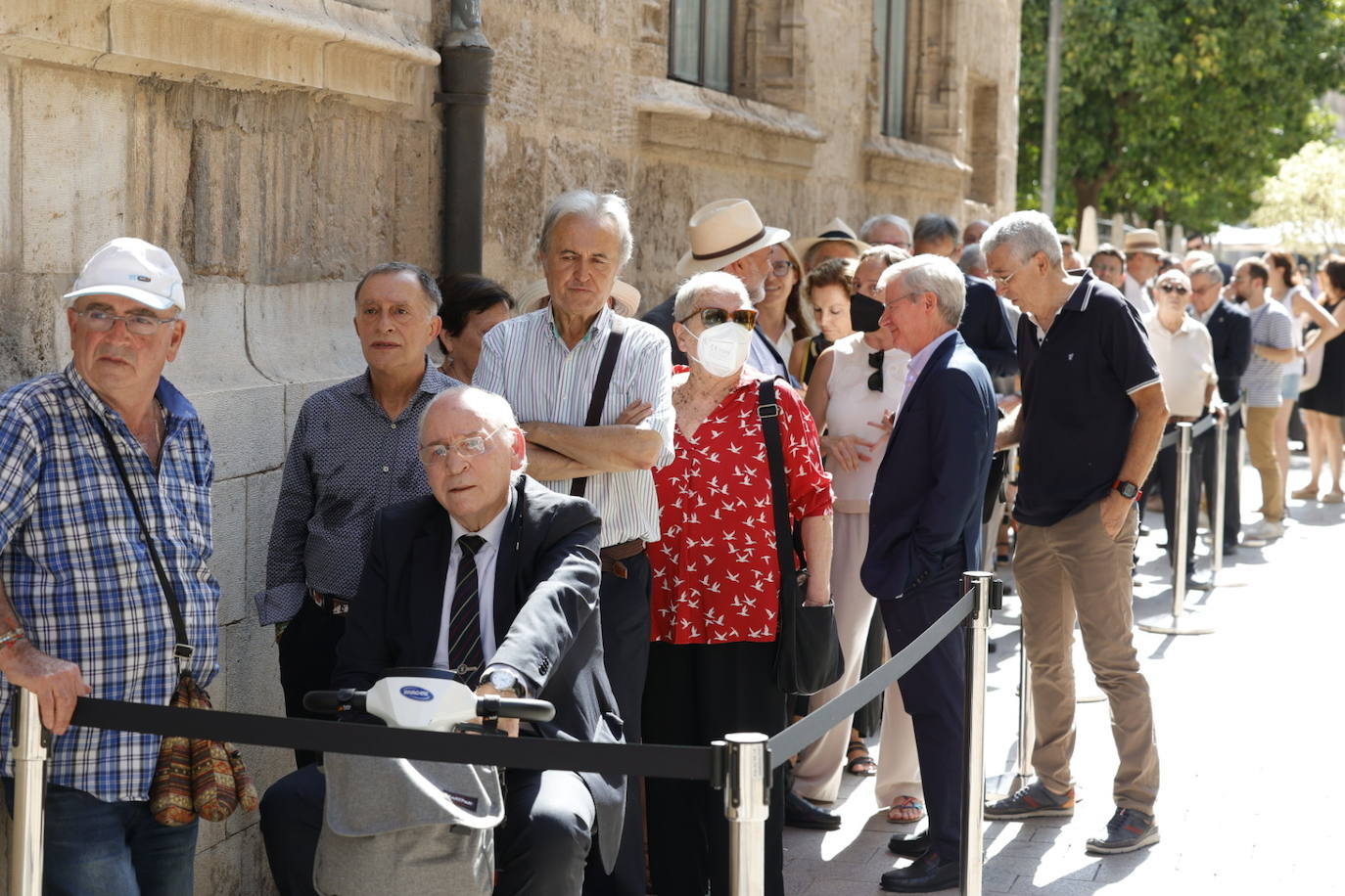 Fotos: La sociedad valenciana despide a Santiago Grisolía