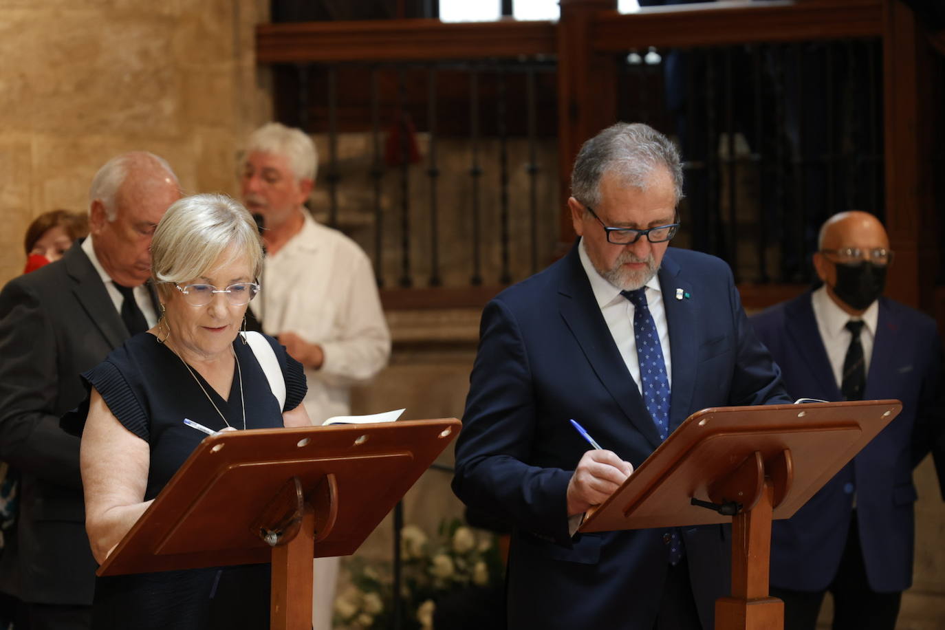 Fotos: La sociedad valenciana despide a Santiago Grisolía