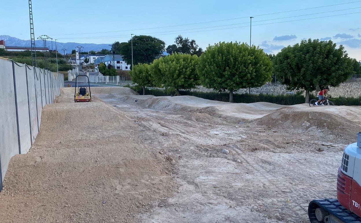 Obras del Pump Track con las que contarán los deportistas de La Pobla del Duc. 