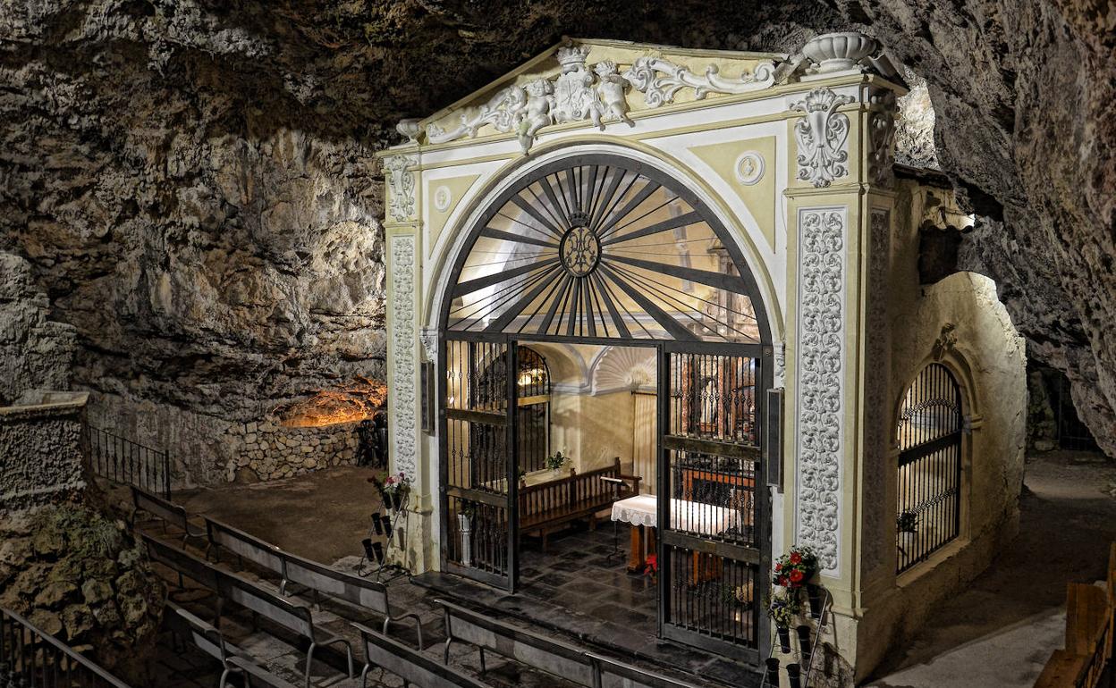 La Cueva Santa, conocida también como 'El Santuario de la Virgen Santa' o 'Cueva del Latonero' en el municipio de Altura en Castellón.