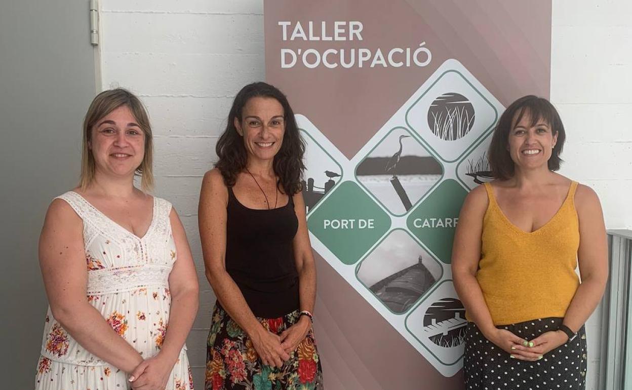 la vicealcaldesa, Lorena Silvent y la concejala Lourdes Rodríguez visitan el taller. 