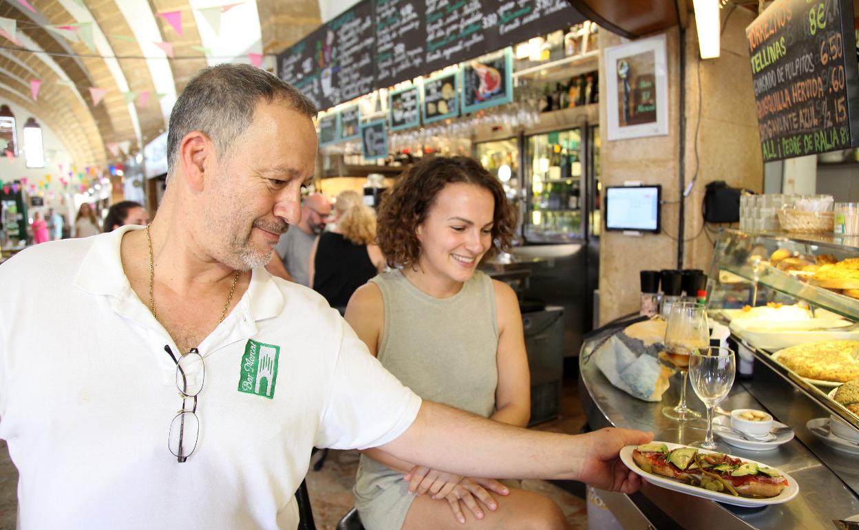 El almuerzo de Clara en el Bar Mercado de Jávea. / 