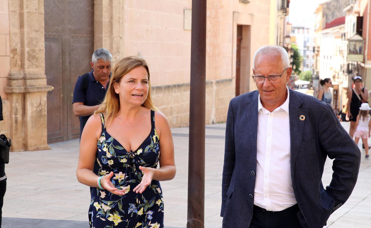 Pilar Bernabé junto a Vicent Grimalt