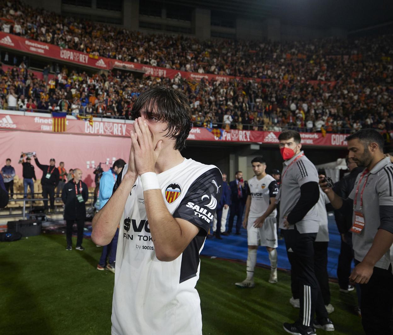 Bryan Gil, emocionado tras perder la final de Copa. iván arlandis
