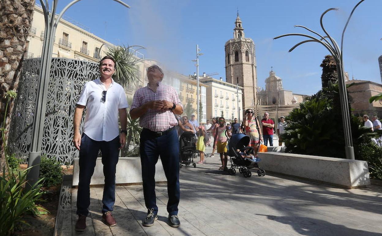 El alcalde visita por primera vez el entorno que ya ha sufrido los primeros actos vandálicos