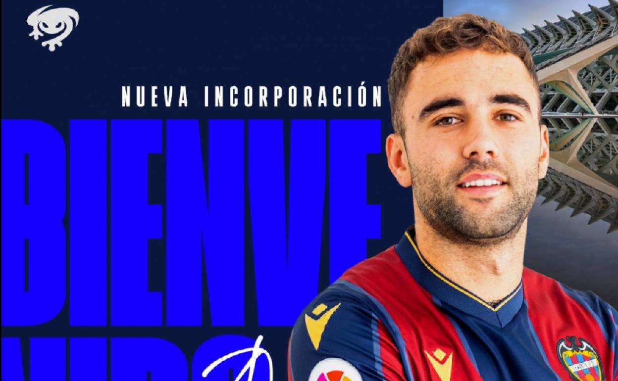 Rober Ibáñez posando con su nueva camiseta. 