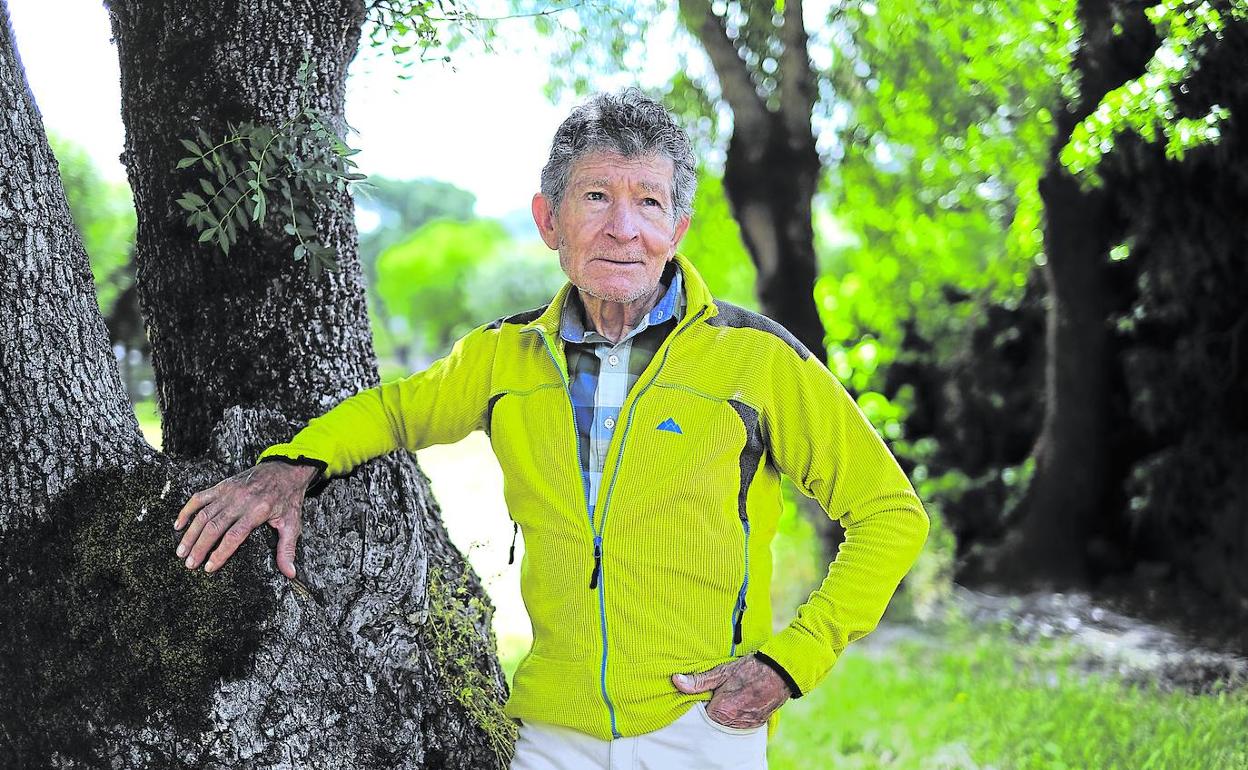 El alpinista Carlos Soria, fotografiado en Moralzarzal.