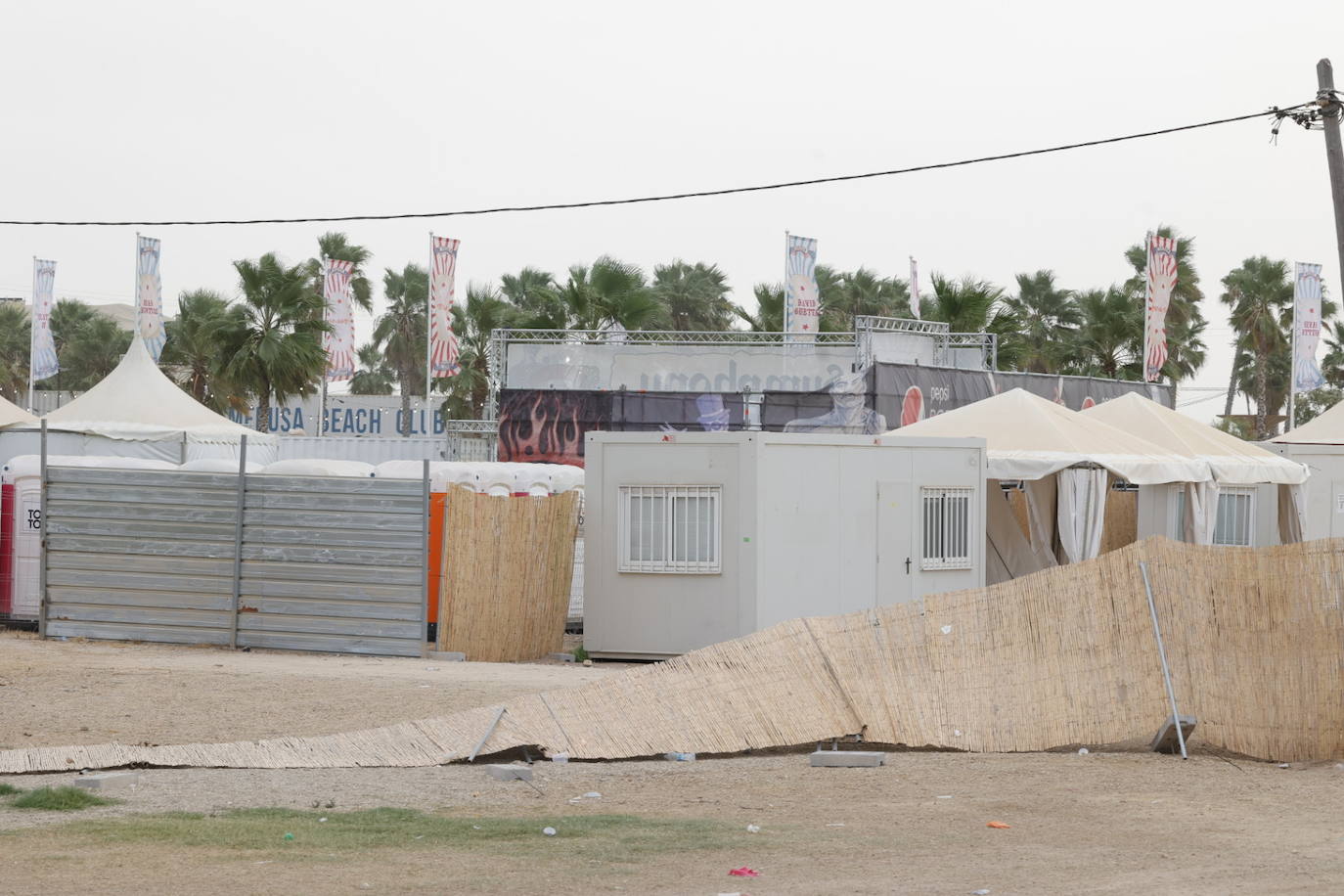 Fotos: Así ha quedado el recinto del festival Medusa tras la tormenta de arena