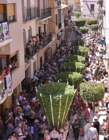 Imagen secundaria 2 - 15 toneladas de confeti llenan de color la Rodà de las fiestas de Bétera