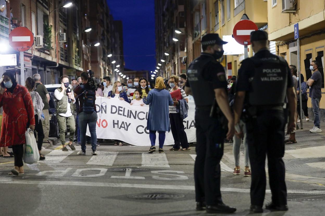 Protesta vecinal en las calles de Orriols. irene marsilla