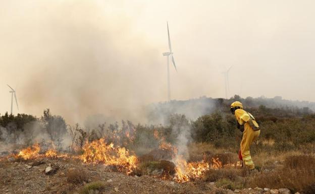 El incendio de Bejís entra en Valencia y afecta a Alcublas