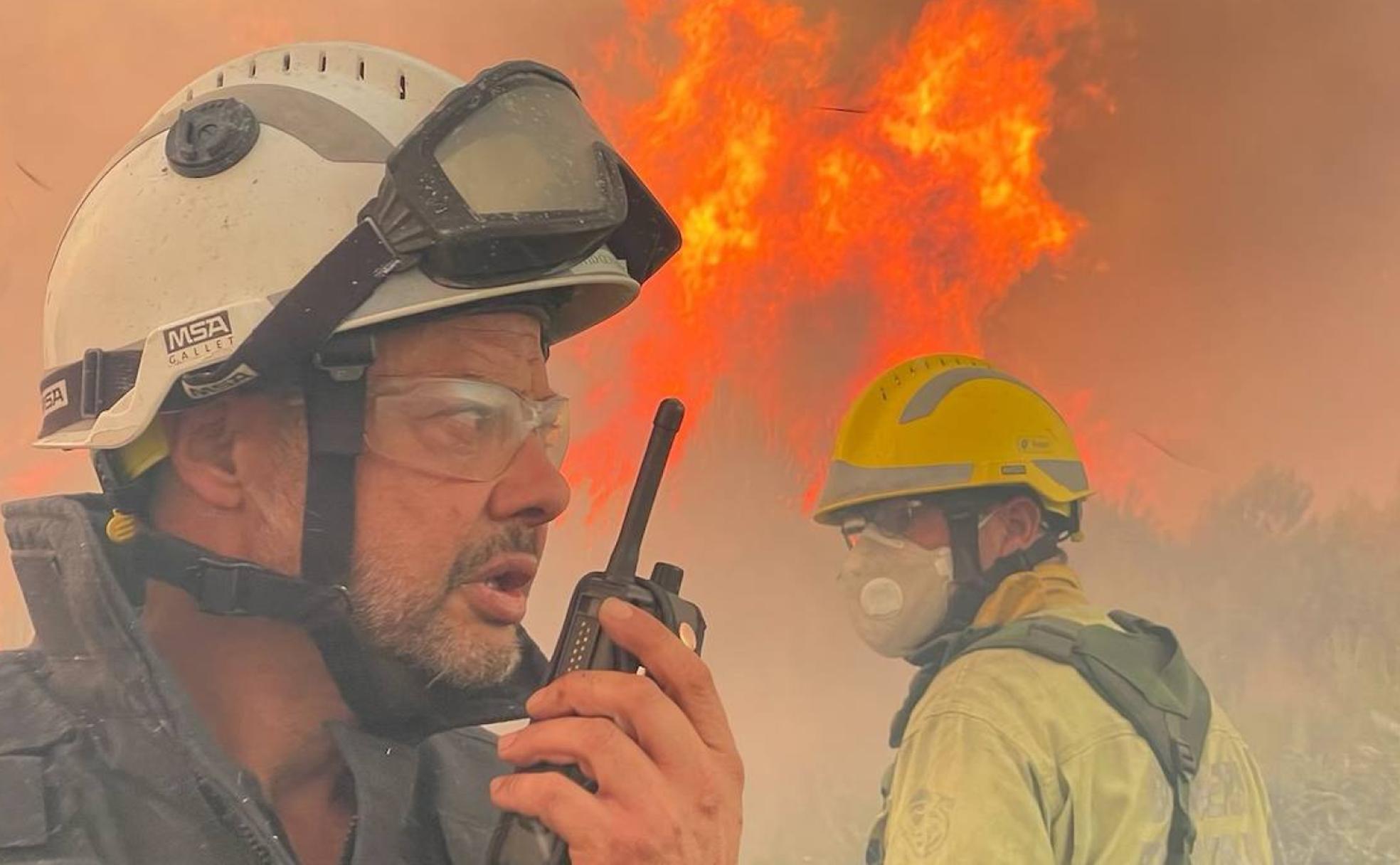 Efectivos en el incendio de Bejís.