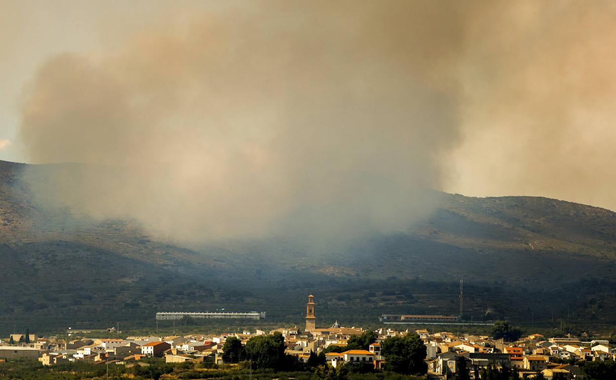 El municipio de Alcublas tuvo que ser desalojado por el incendio de Bejís