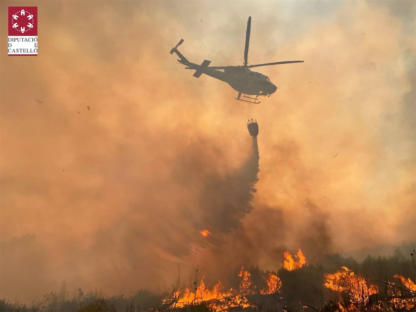 Fotos: Los bomberos siguen luchando contra el fuego en Bejís