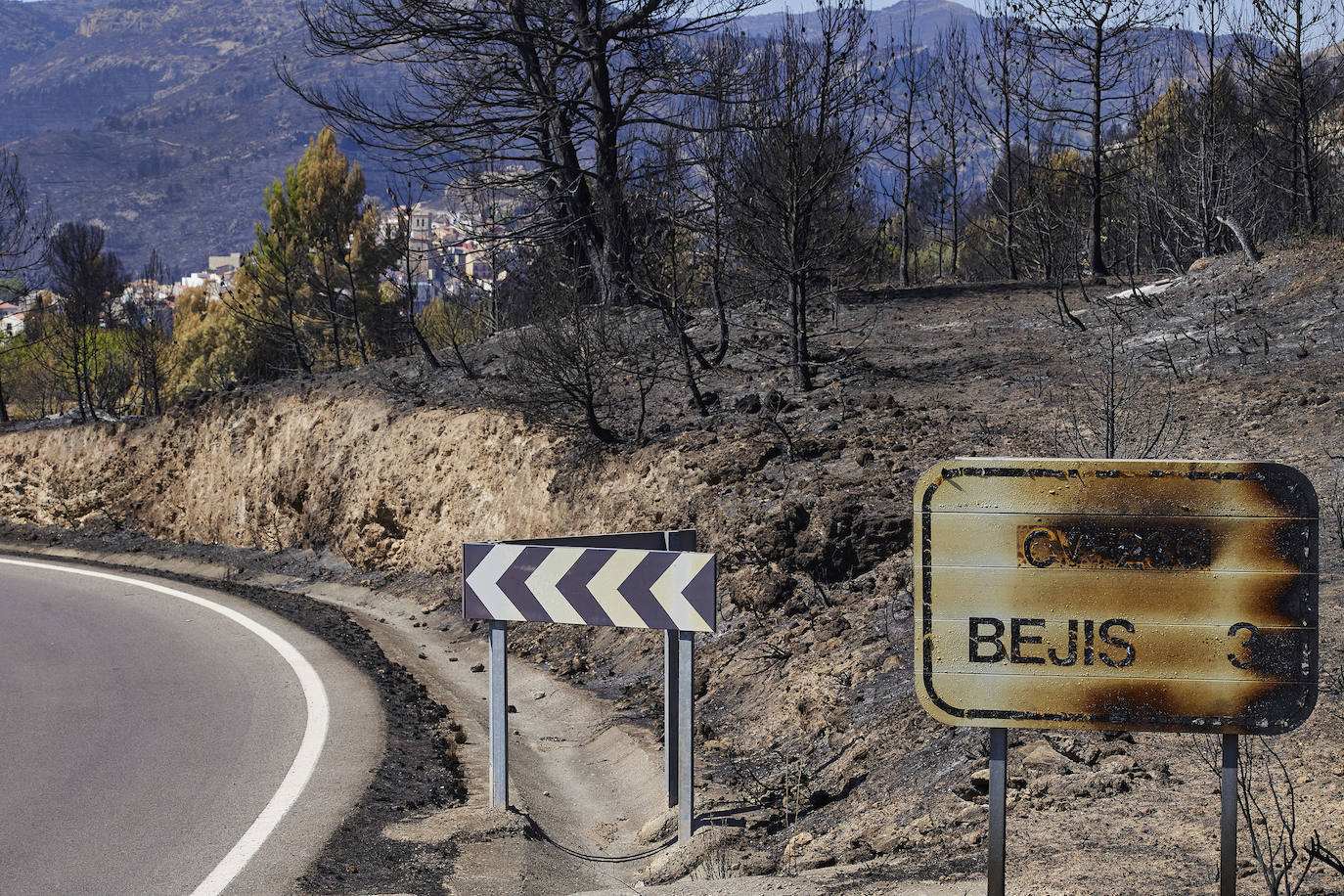 Fotos: El regreso de los vecinos de Bejís a sus casas tras el incendio