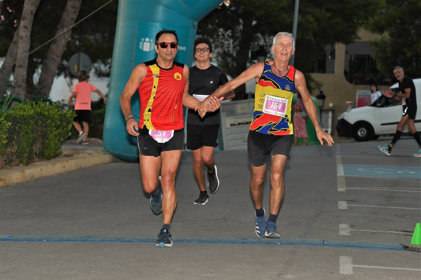 Cientos de corredores han participado en la Volta a Peu a Loriguilla 2022. 