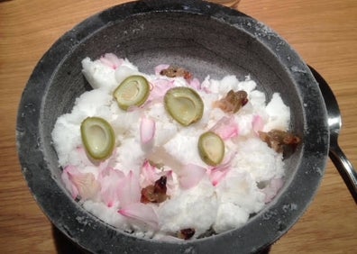 Imagen secundaria 1 - Gamba en salazón, el postre Pou de Neu y el Blanquet con garrofón y trufa, tres platos icónicos de l'Escaleta 