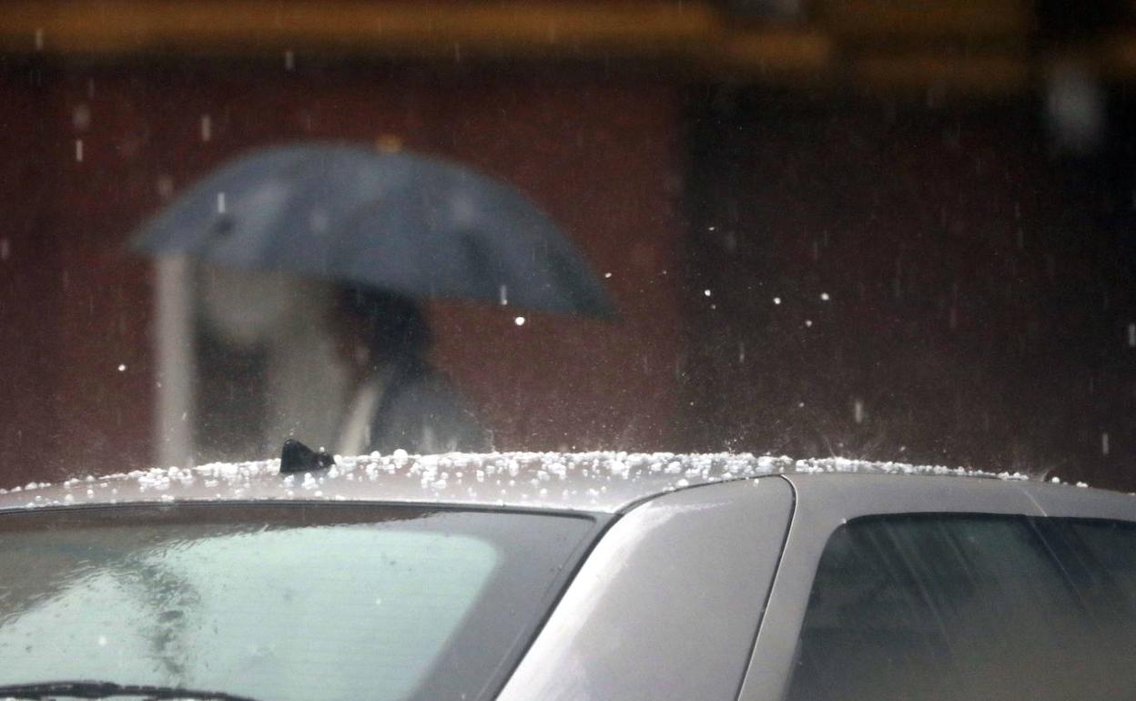 Lluvias en Valencia y Castellón | Cae granizo de gran tamaño en el interior de Valencia