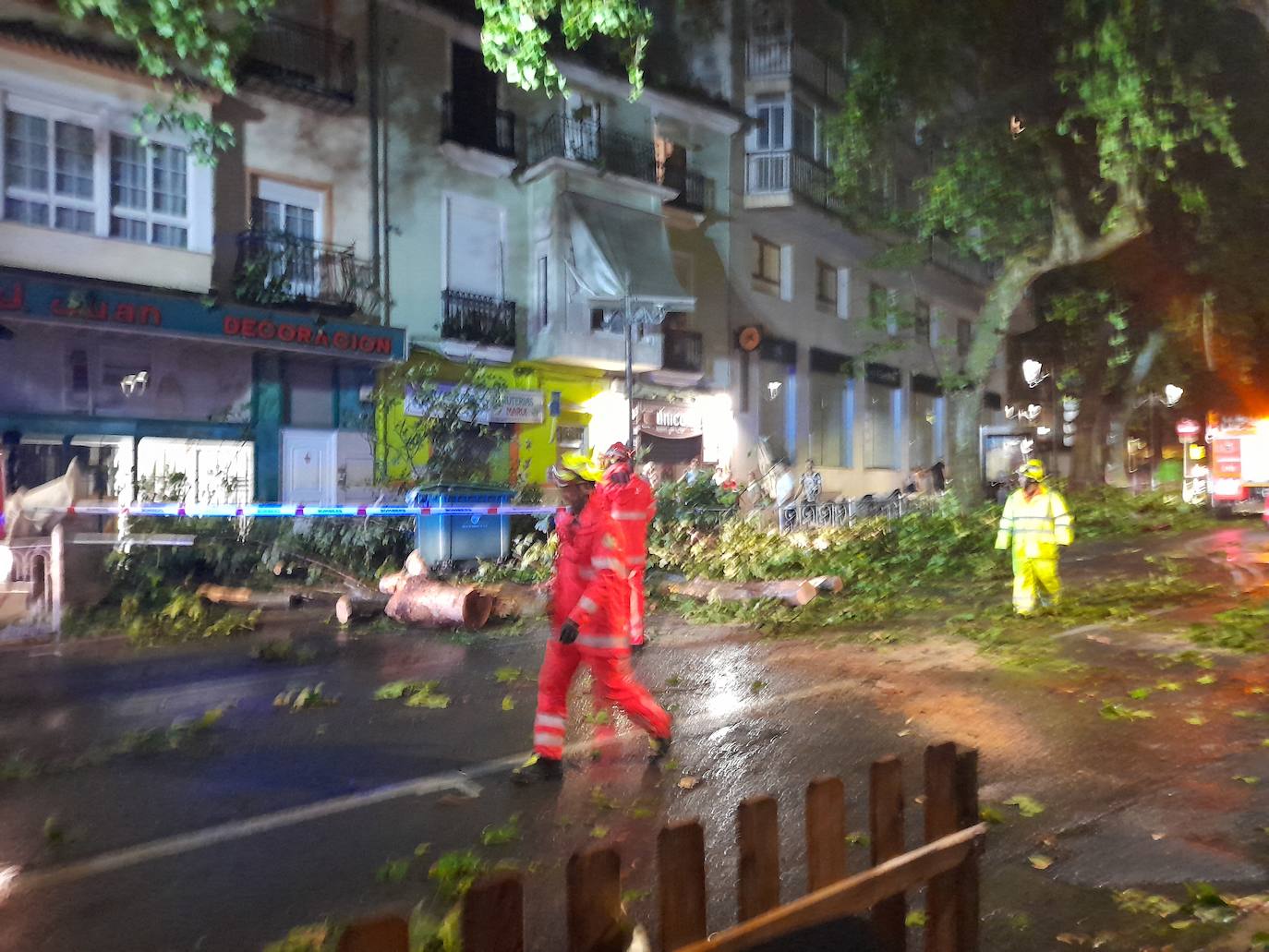 Fotos: Efectos del temporal de lluvia y viento a su paso por Xàtiva