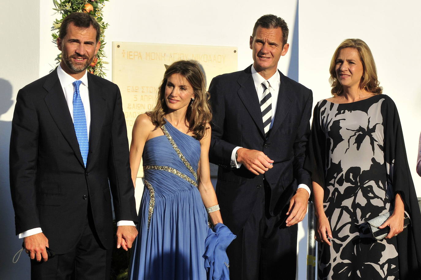 Año 2010 | Junto a Felipe VI y Letizia en la boda de Nicolás de Suecia.