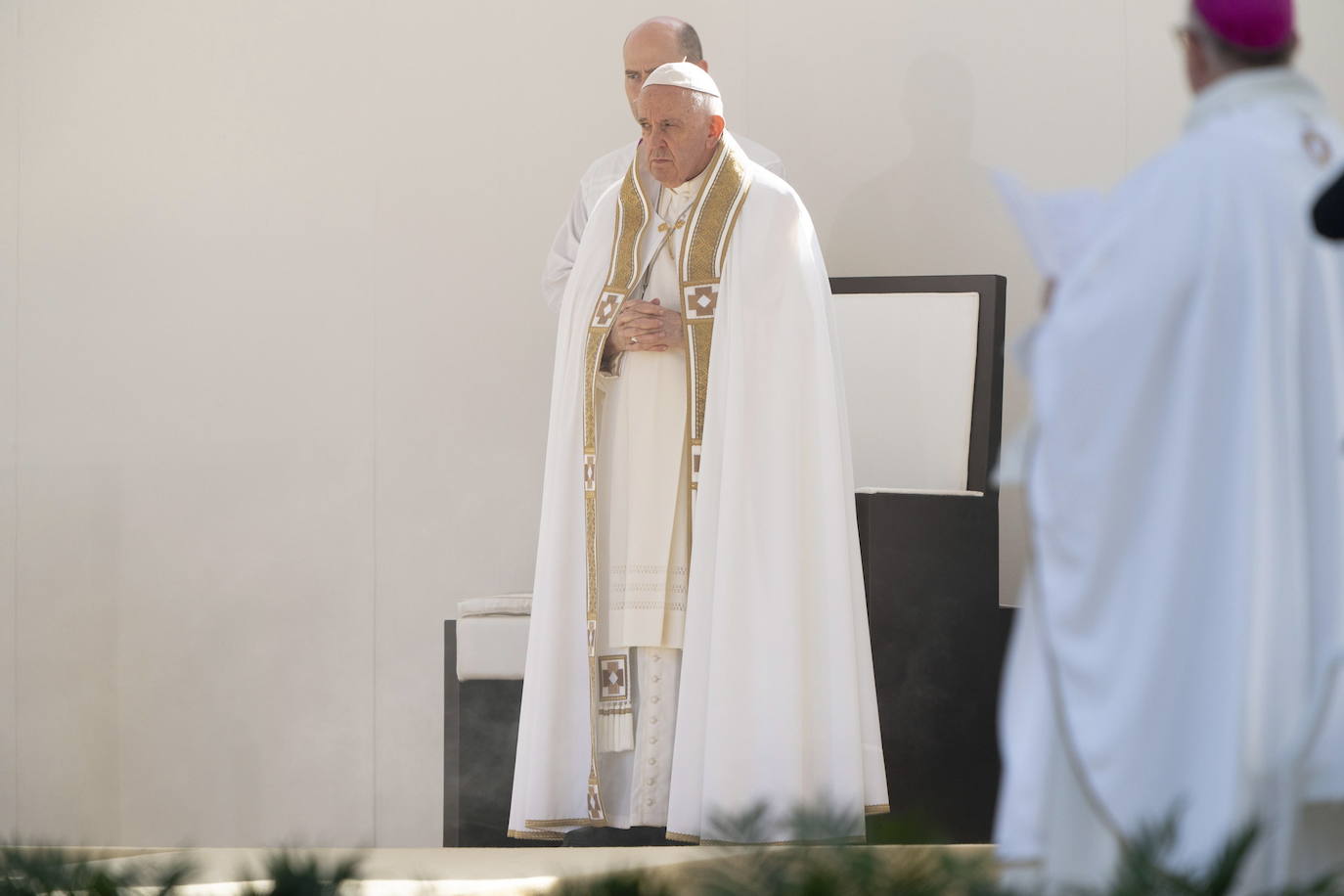Fotos: El Papa visita este domingo la tumba del último pontífice que renunció antes de Benedicto XVI