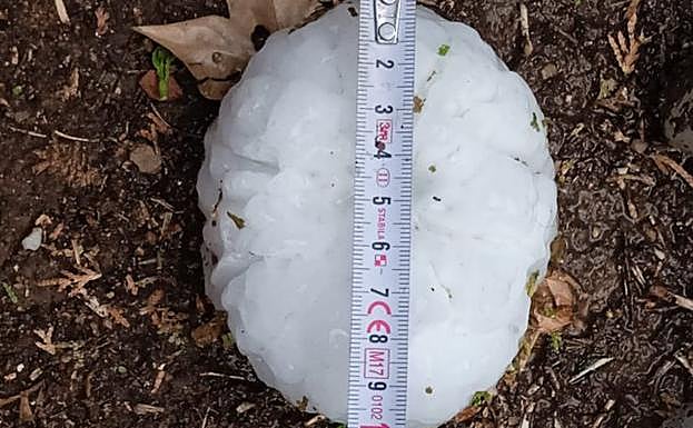 Muere una bebé de 20 meses herida por una bola de granizo en Gerona