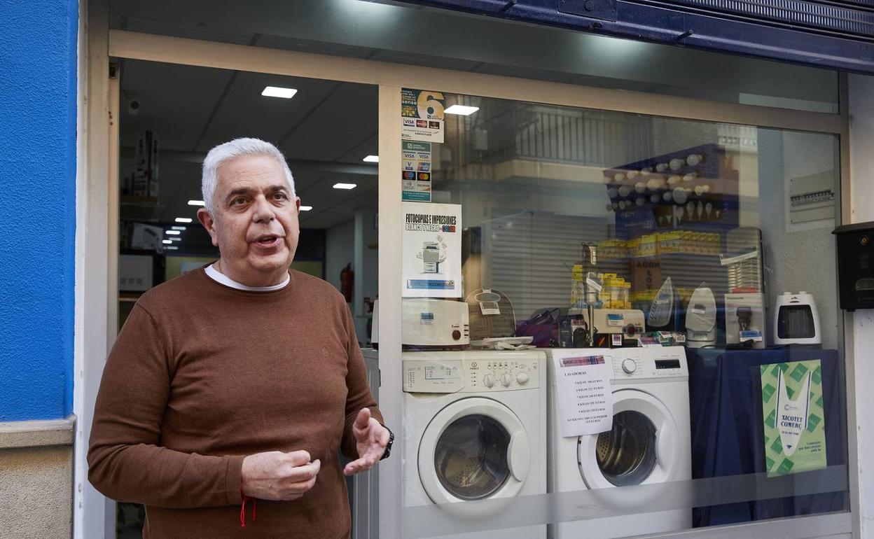 Juan José Medina, en la aventura empresarial que montó en Moncada. 