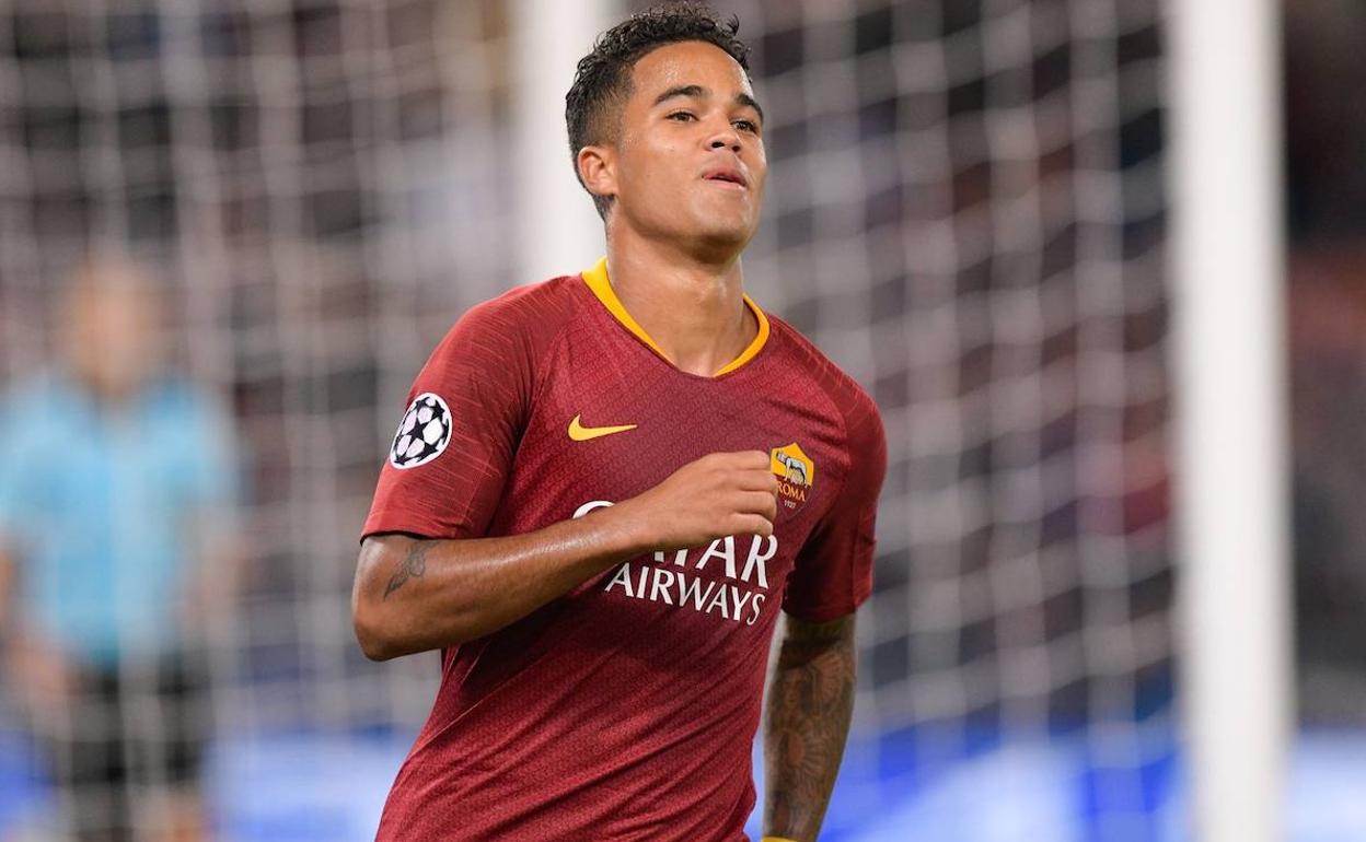 Justin Kluivert, en un partido con la Roma.