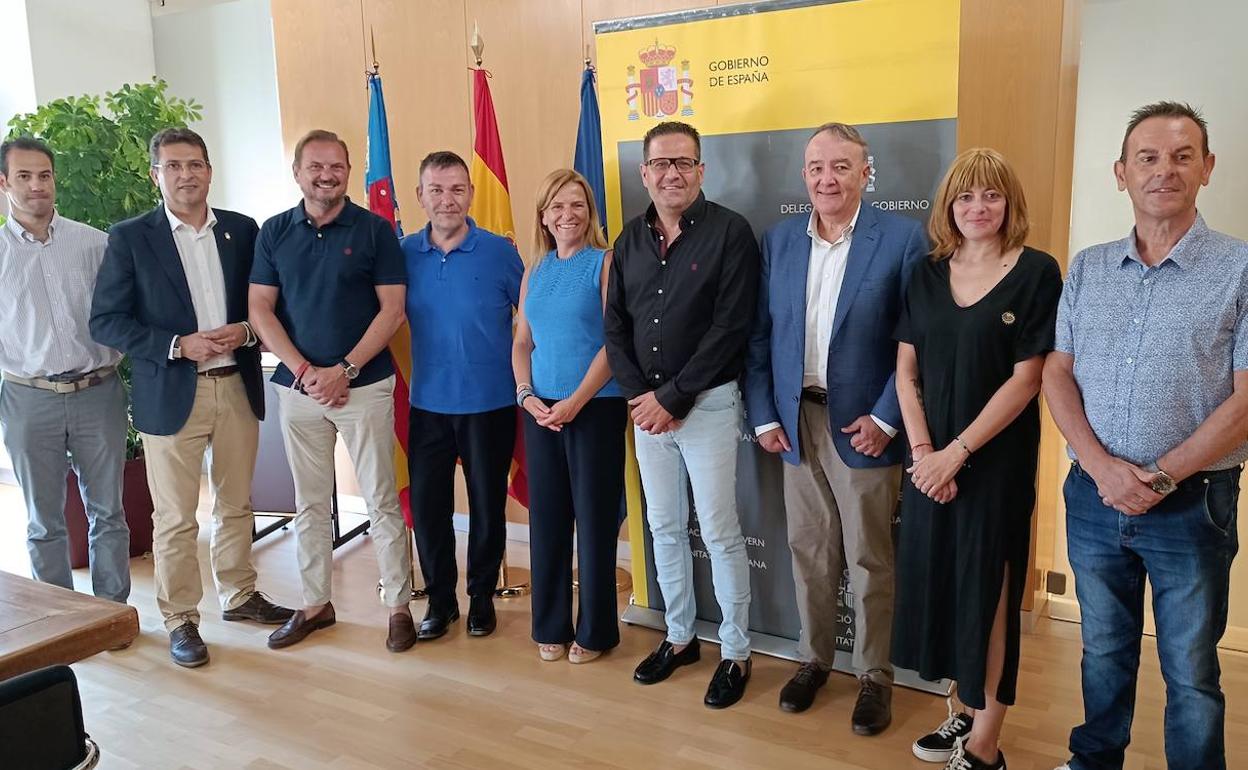 Los representantes de la Mancomunitat con la delegada del Gobierno, Pilar Bernabé. 