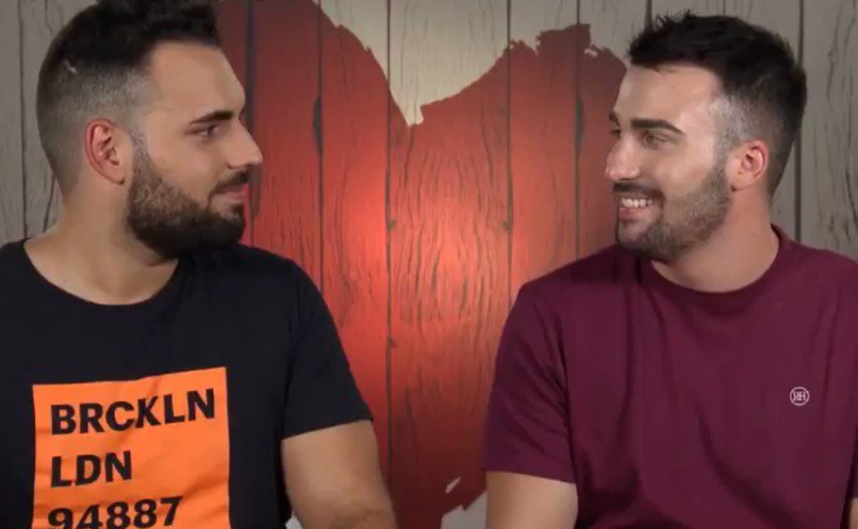 'First Dates', Cuatro | La petición de un concursante de 'First Dates' a su cita: «Por favor, no vayas a decir que no, que estamos en la tele y me está viendo mi abuela»