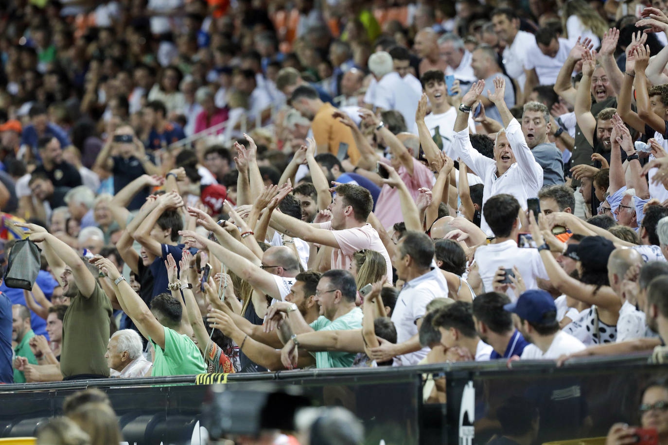 Fotos: Euforia en Mestalla tras el 5-1 frente al Getafe