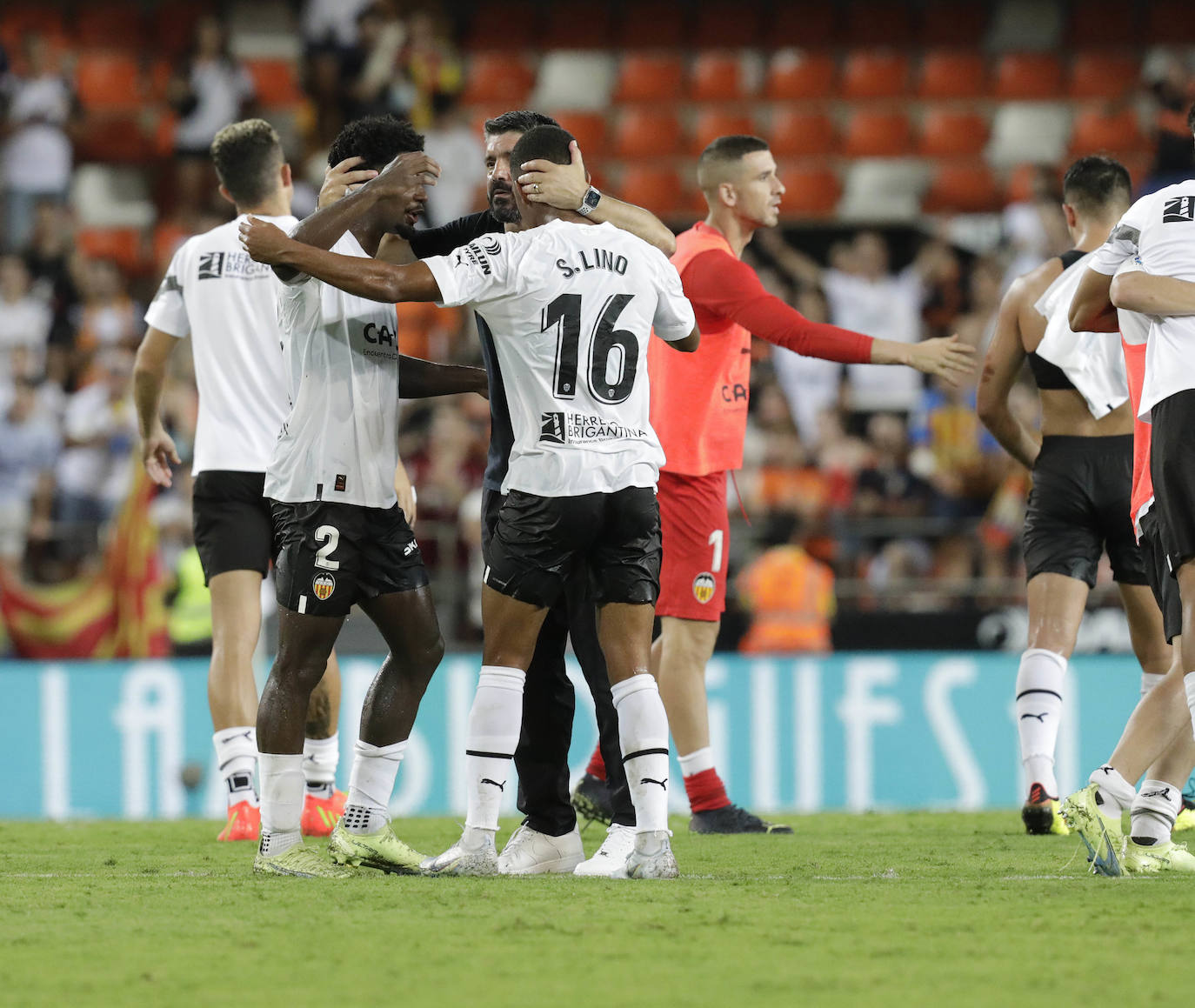 Fotos: Euforia en Mestalla tras el 5-1 frente al Getafe