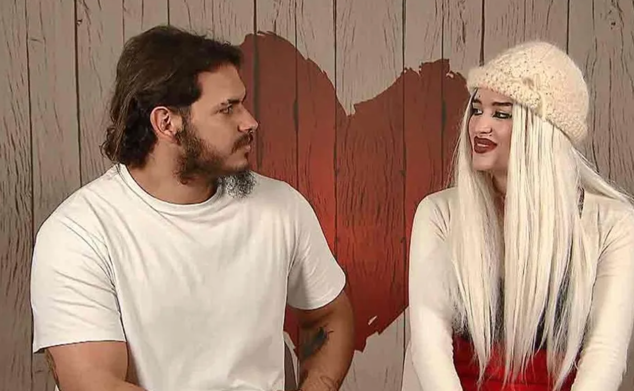 First Dates | Lidia Torrent se queda alucinada con la declaración de una soltera de 'First Dates': «Soy omnista»