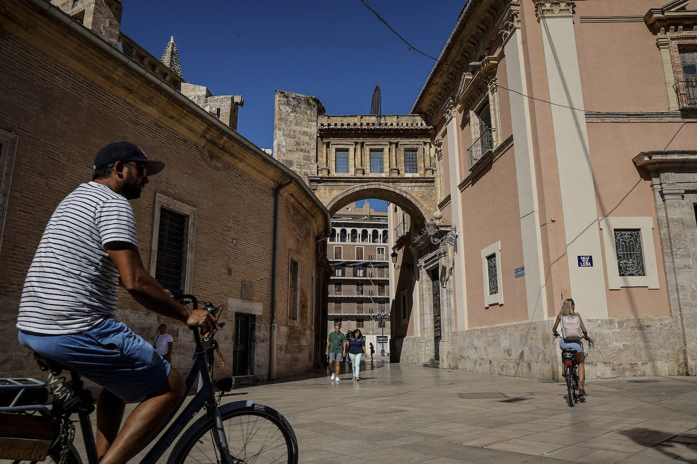 Fotos: Así es el pasadizo que une la Basílica con la catedral de Valencia