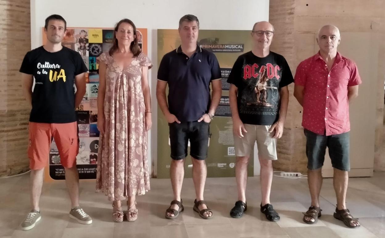 Participantes en la presentación de feria de libros del Monestir. 