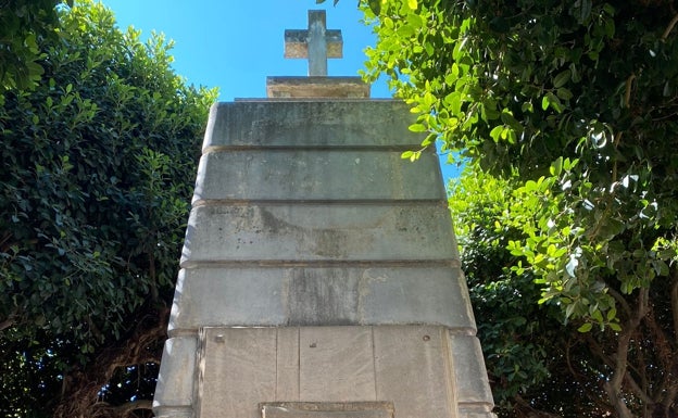 Monumento en honor de los combatientes fallecidos en la Guerra Civil. 