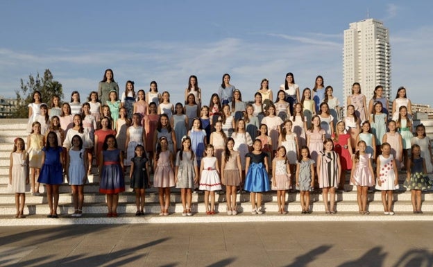 Imagen principal - Candidatas a fallera mayor infantil de Valencia 2023. 