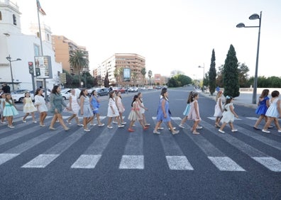 Imagen secundaria 1 - Candidatas a fallera mayor infantil de Valencia 2023. 