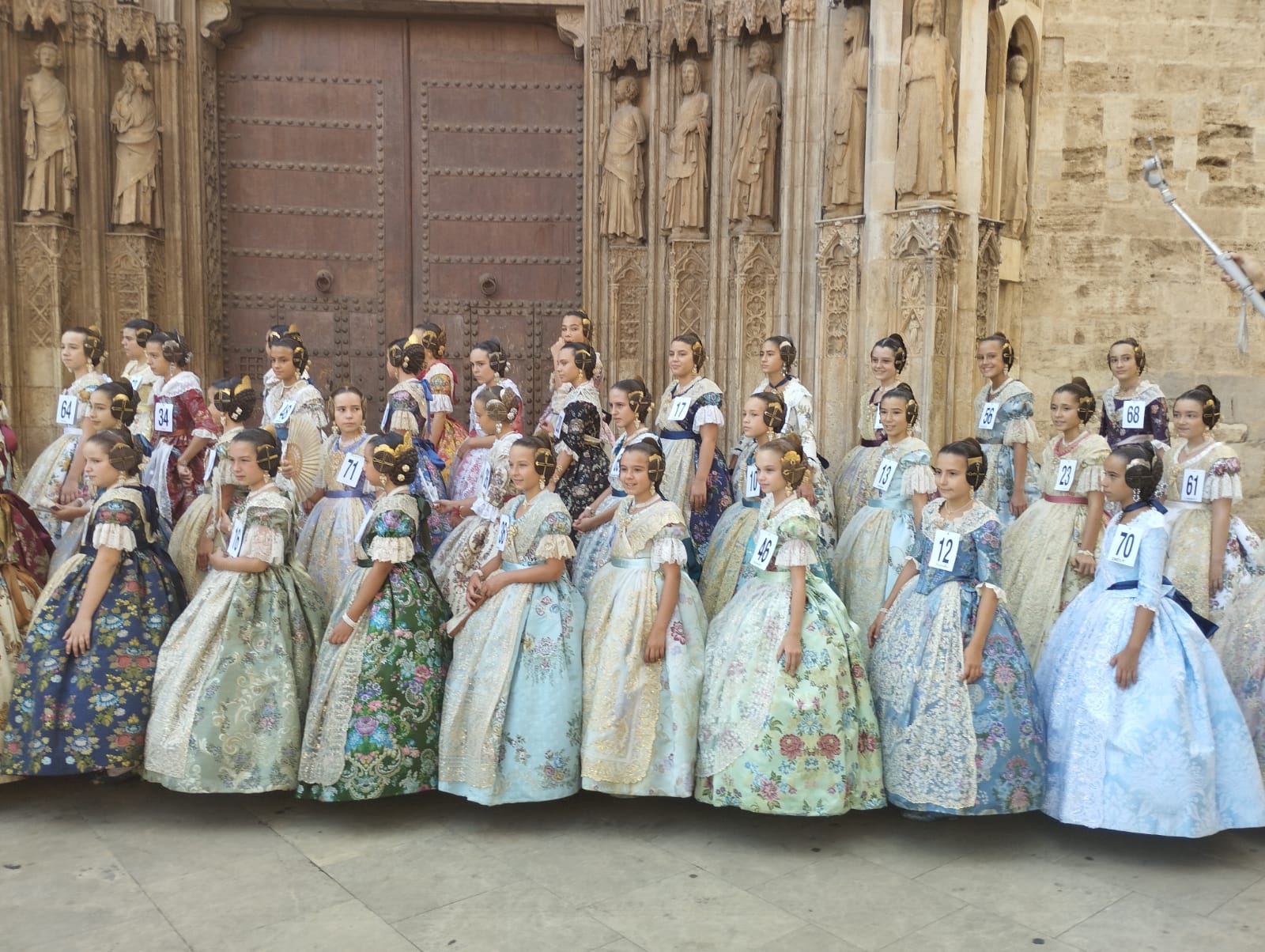 Imagen secundaria 1 - Empiezan las pruebas para las candidatas a fallera mayor infantil de Valencia