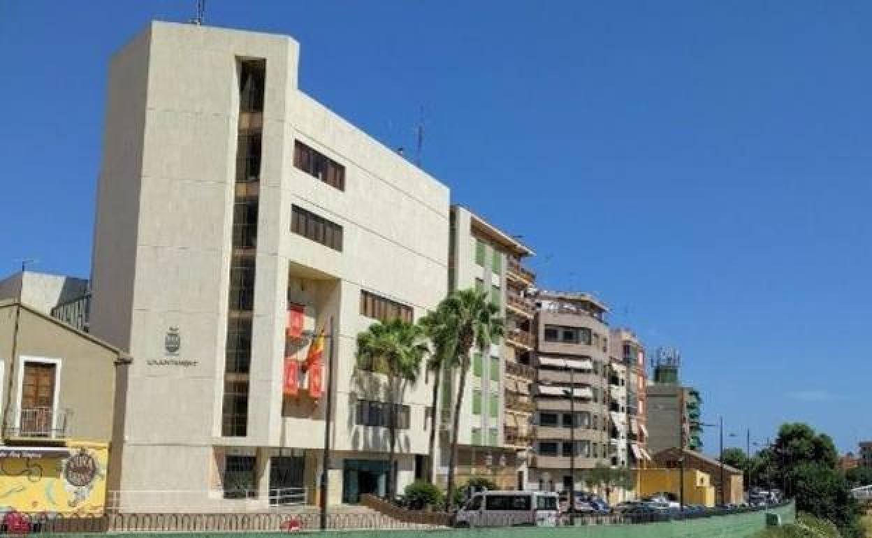 La fachada del ayuntamiento. 