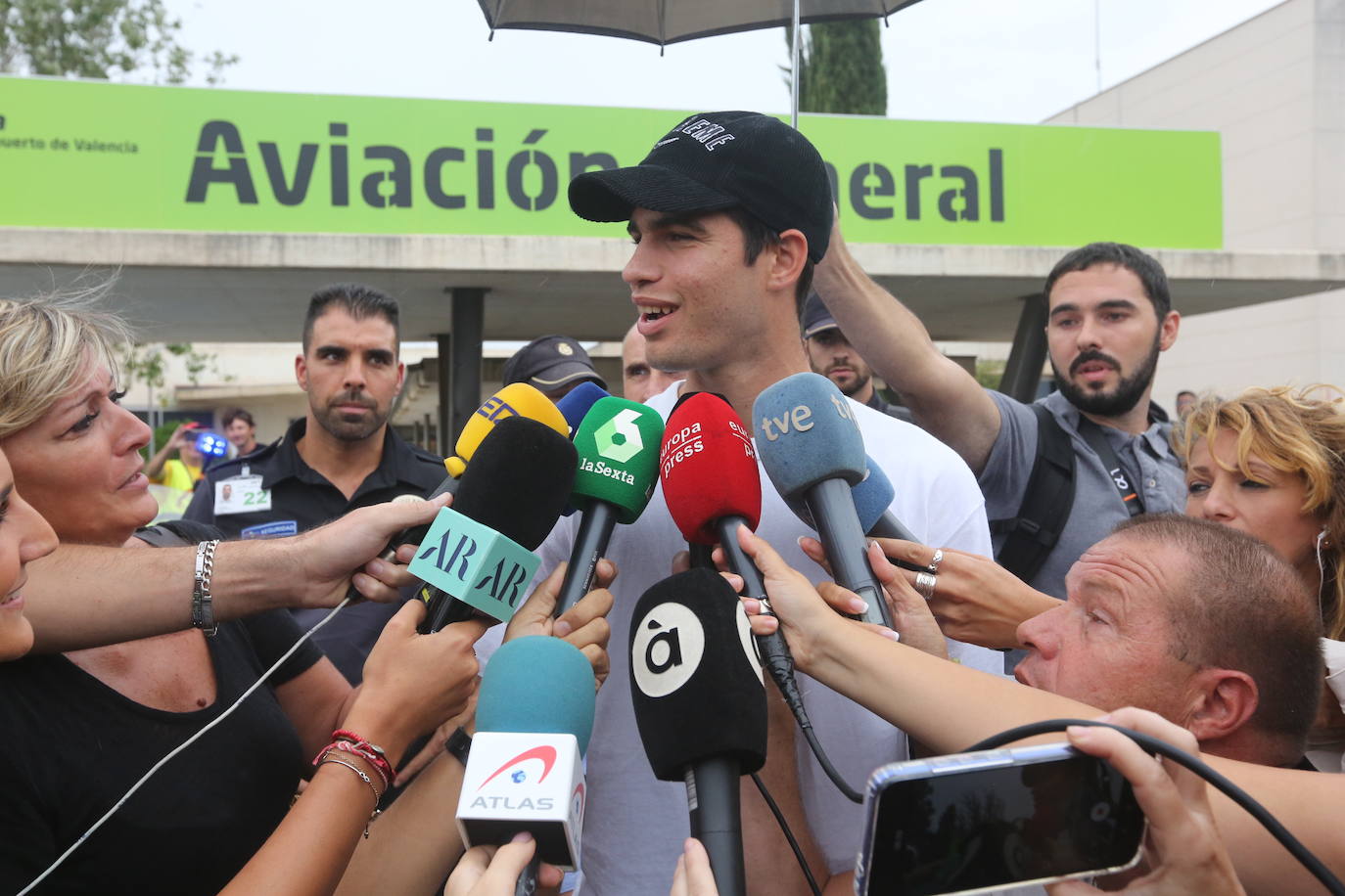 Carlos Alcaraz en su llegada a Valencia