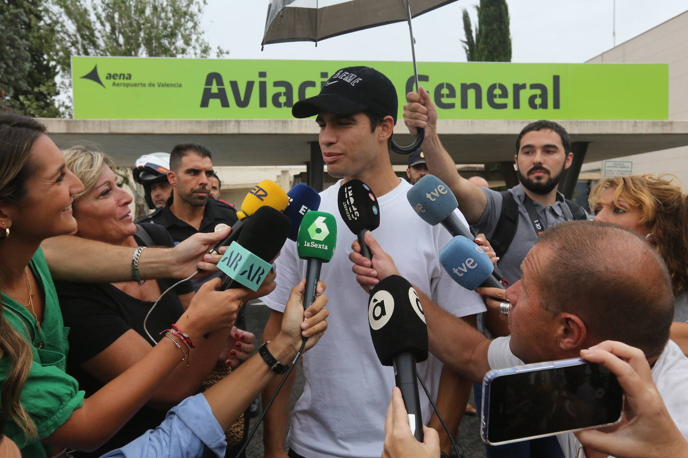 Carlos Alcaraz en su llegada a Valencia