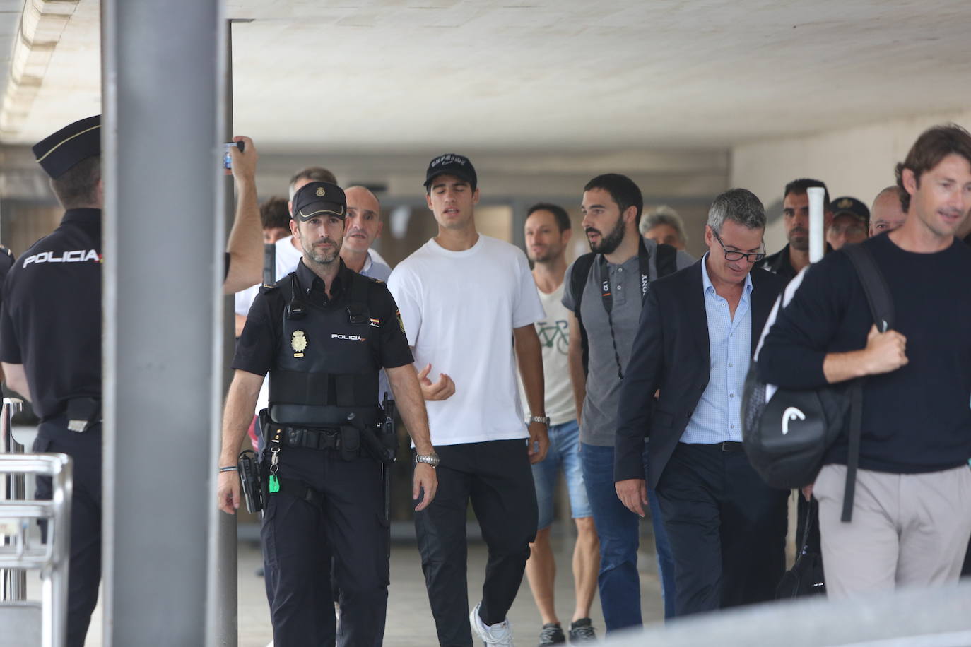 Carlos Alcaraz en su llegada a Valencia