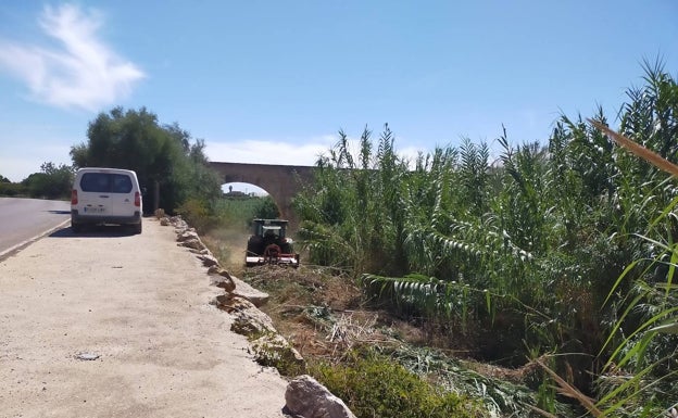 Imagen principal - Los trabajos en los Arquets y el tubo en el Camí del Faxardet. 