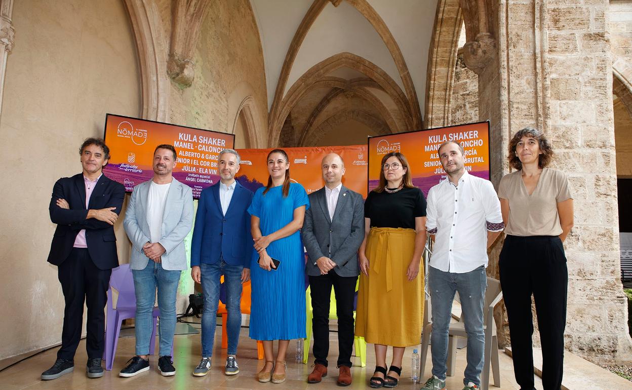 Autoridades, patrocinadores y organizadores del I Festival Nómade que acogerá Terres dels Alforins. 