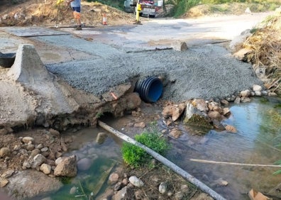 Imagen secundaria 1 - Los trabajos en los Arquets y el tubo en el Camí del Faxardet. 