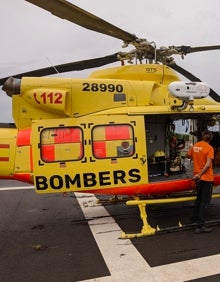 Imagen secundaria 2 - Presentación del helicóptero de rescate de los bomberos. 