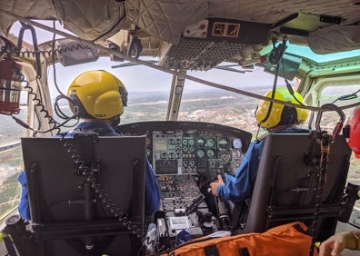 Imagen secundaria 1 - Presentación del helicóptero de rescate de los bomberos. 