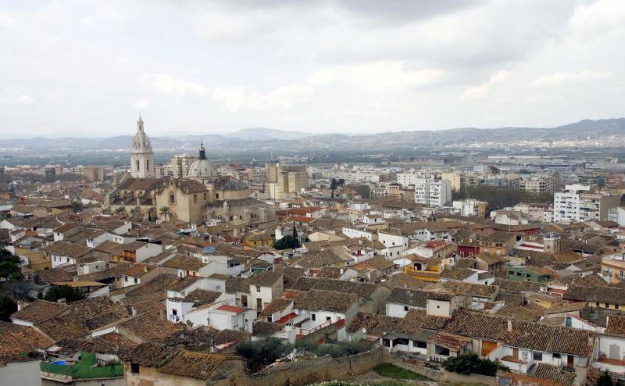 Xàtiva Unida lamenta que el casco antigua siga siendo lugar de paso de tráfico para cruzar la ciudad. 