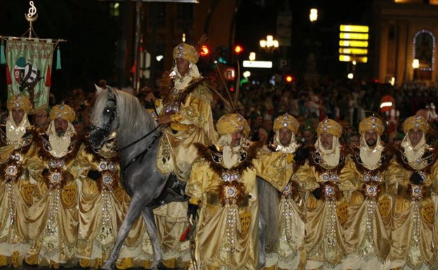 Entrada de Moros y Cristianos de las fiestas de Canals de años anteriores. 